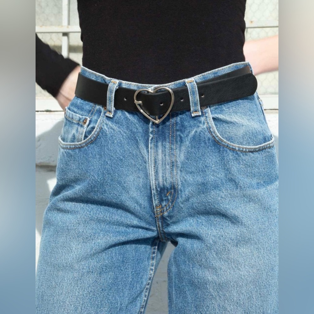 BRANDY MELVILLE BLACK FAUX LEATHER SILVER HEART BELT - Picture 4 of 11